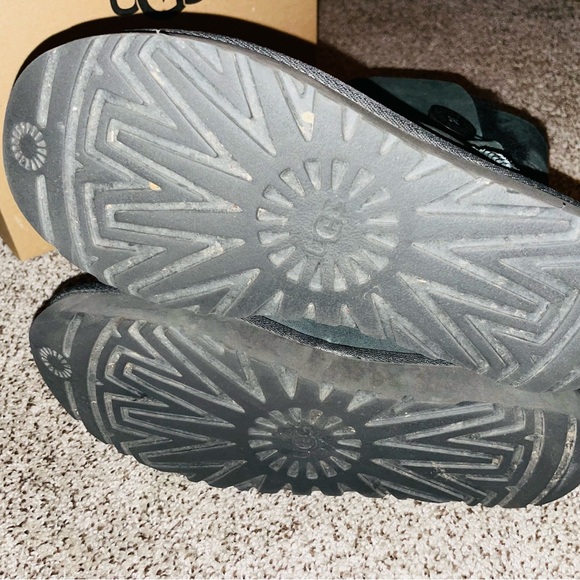 Bailey Button Uggs - Picture 5 of 5